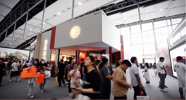 中国建博会（广州） | 金沙js800000家居发力“轻高定一体化”，，，，，，，，开展首日燃爆全。。。。。。